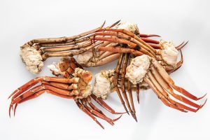 Patas de cangejo cocidas. Mariscos cocidos en El Puerto de Santa María.